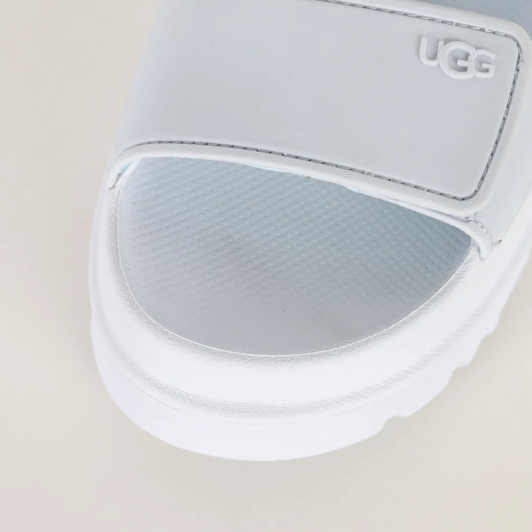 Copy price 💰560 Core recommendation Good price UGG Velcro slippers sandals summer versatile slippers soft sole non-slip beach thick sole casual elegant sandals The style of UGG sandals is really nice. It is suitable for all ages. The soles are made of super lightweight EVA foam. The classic material of U family can be said to be "light" to let you enjoy a different naked feeling. It is one of the most worth buying sandals in history. I guarantee you will not regret the series. Original OEM production Y products are available now. Size: 35 36 37 38 39 40